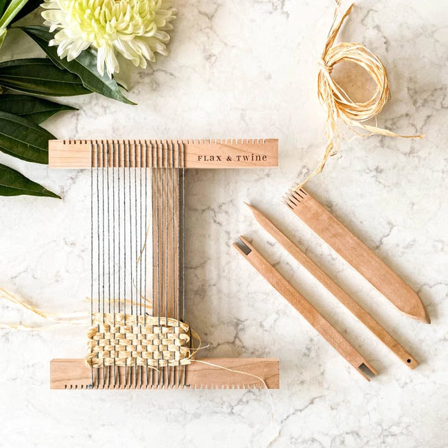 Hand Loom Kit by Flax & Twine